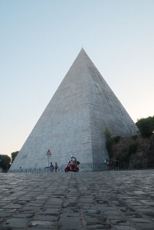 Pyramid At Dusk, Piramide