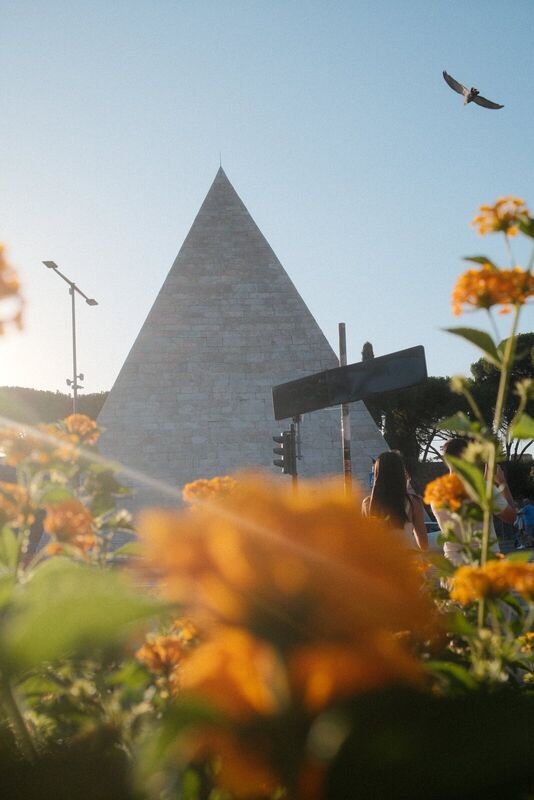 Pyramid of Cestius, Piramide